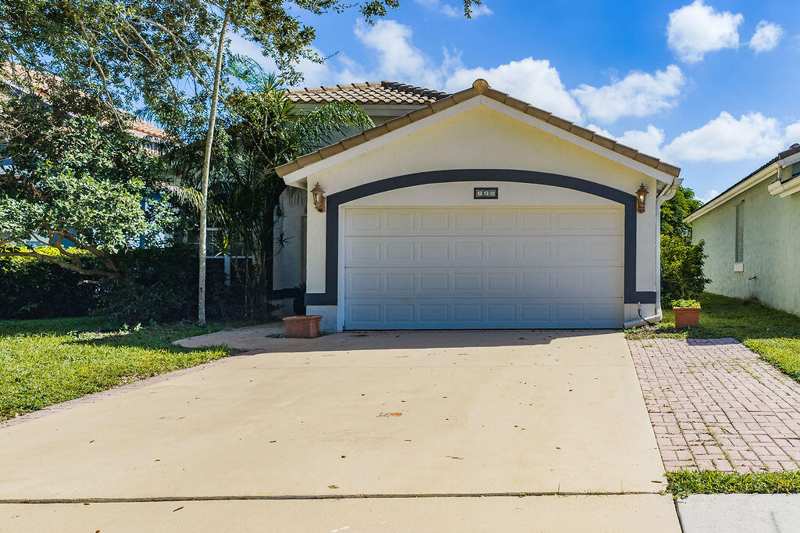 3 bedroom Single Family Residence at 740 Lake Wellington Drive, Monterey On The Lake, Wellington — photo 1
