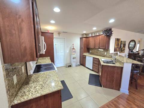 20 Silver Oak Drive, Port St. Lucie FL - photo 7 of 39