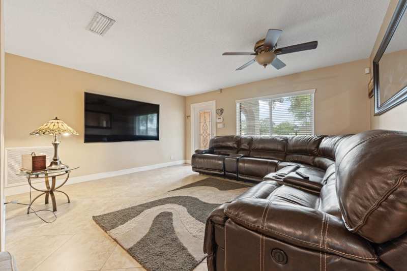 2 bedroom Single Family Residence at 4661 NW 13th Avenue, Crystal Lake 4th Sec, Deerfield Beach — photo 1