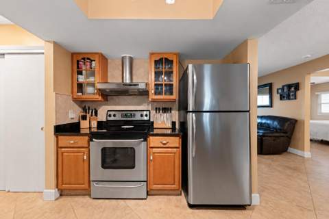 4661 NW 13th Avenue, Deerfield Beach FL - photo 9 of 20