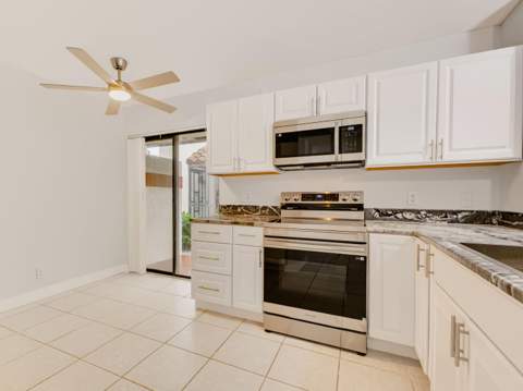 10772 Bahama Palm Way #101, Boynton Beach FL - photo 9 of 54