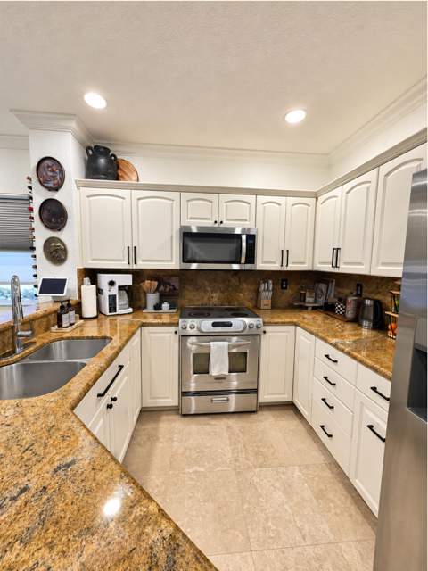 8834 S Isles Circle, Tamarac FL - photo 9 of 40