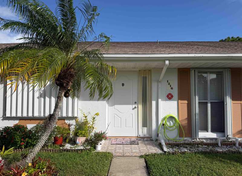 2 bedroom Condominium at 1216 S Lakes End Drive #B, High Point Of Fort Pierce Condominium Section 2, Fort Pierce — photo 1