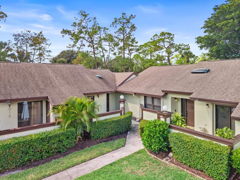 2 bedroom Single Family Residence at 493 Iron Forge Court, Strathmore Gate West Unit 3, Royal Palm Beach — photo 2