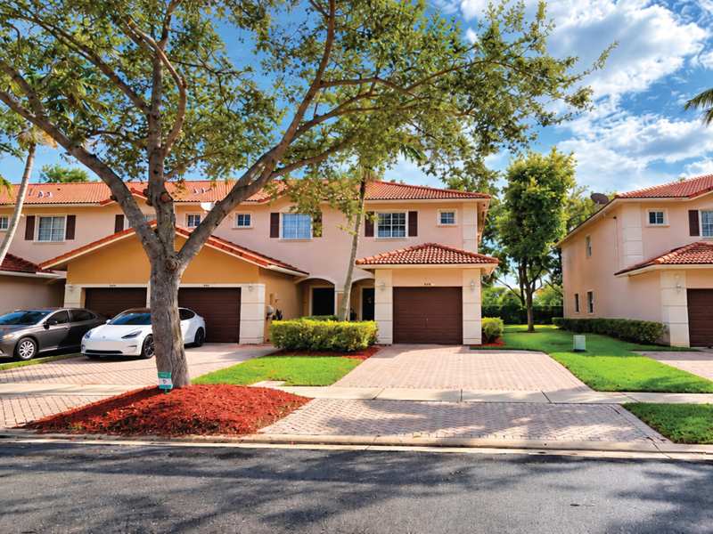 3 bedroom Townhouse at 8834 S Isles Circle, Woodland Villas 1st Add, Tamarac — photo 1