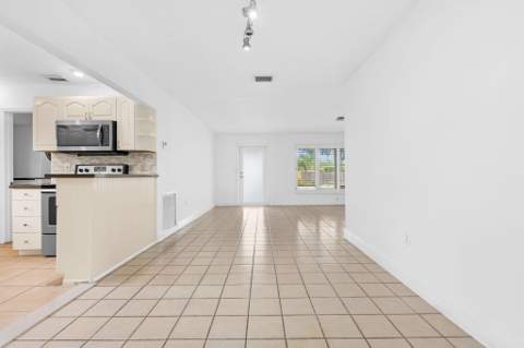 4031 NE 15th Avenue, Oakland Park FL - photo 9 of 26