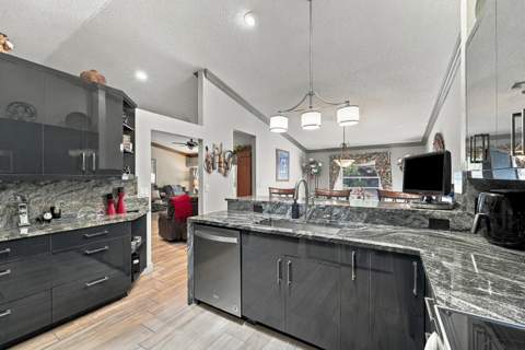 8291 Lake Cypress Road, Lake Worth FL - photo 12 of 34