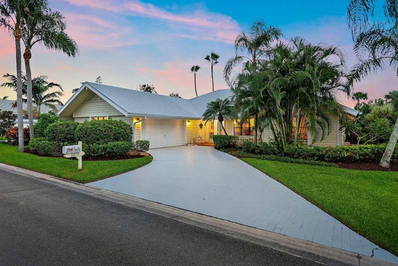 3 bedroom Single Family Residence at 10690 SE Jupiter Narrows Drive, Jupiter Narrows, Hobe Sound — photo 1
