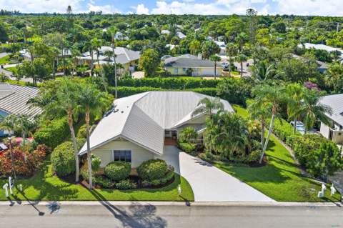 10690 SE Jupiter Narrows Drive, Hobe Sound FL - photo 7 of 47