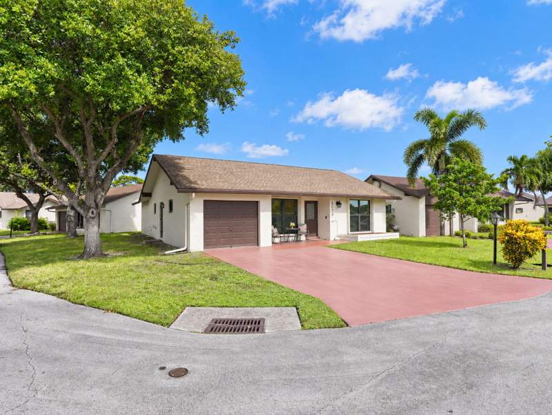 2 bedroom Single Family Residence at 2079 SW 16th Circle, The Meadows Of Crystal Lake, Deerfield Beach — photo 2