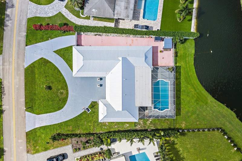 4 bedroom Single Family Residence at 4837 Holly Drive, PGA National Golf Club Estates 2, Palm Beach Gardens — photo 2
