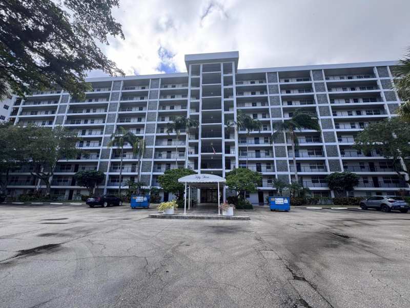 2 bedroom Condominium at 2900 N Course Drive #305, No 53 Palm-Aire Country Club, Pompano Beach — photo 1
