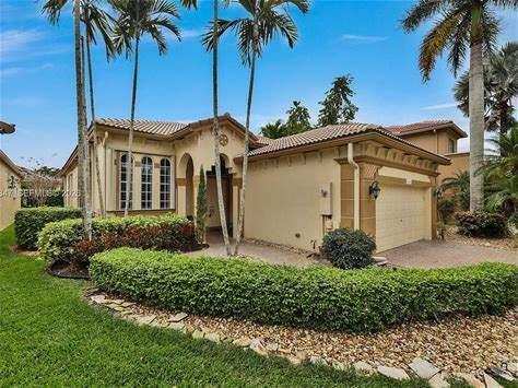 4 bedroom Single Family Residence at 12438 NW 57th Court, The Enclave/Heron Bay, Coral Springs — photo 1