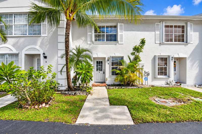 2 bedroom Townhouse at 216 Foxtail Drive #B, Charter Club Of Palm Beach, Greenacres — photo 1