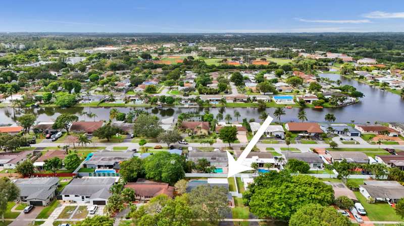 3 bedroom Single Family Residence at 2000 NW 117th Terrace, Pembroke Lakes Sec Three, Pembroke Pines — photo 1
