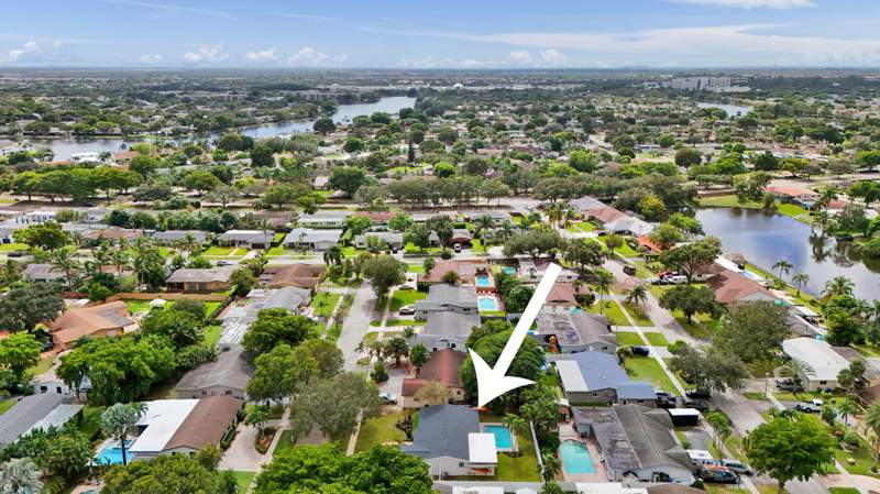 3 bedroom Single Family Residence at 2000 NW 117th Terrace, Pembroke Lakes Sec Three, Pembroke Pines — photo 4