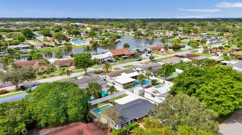 2000 NW 117th Terrace, Pembroke Pines FL - photo 11 of 89