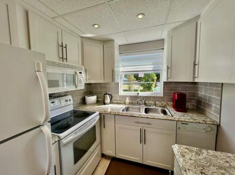 225 Westbury L Circle #225, Deerfield Beach FL - photo 11 of 28