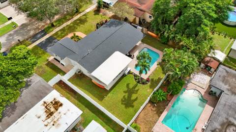 2000 NW 117th Terrace, Pembroke Pines FL - photo 13 of 89