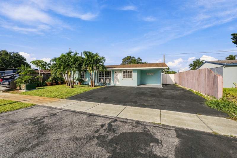 3 bedroom Single Family Residence at 1761 SW 50th Avenue, Broadview Park, Fort Lauderdale — photo 2