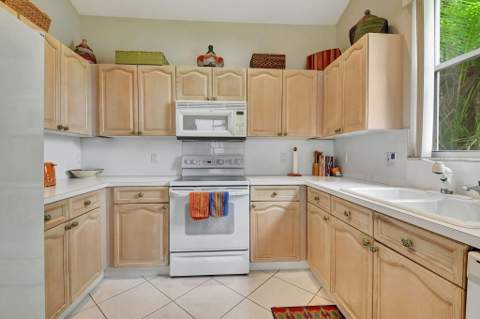 2489 NW 66th Drive, Boca Raton FL - photo 13 of 44