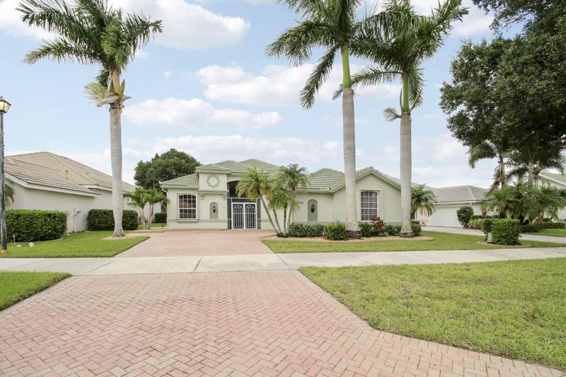 3 bedroom Single Family Residence at 636 SW Lake Charles Circle, Lake Charles Phase 2E, Port St. Lucie — photo 3