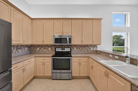 7773 Kingsley Palm Terrace, Lake Worth FL - photo 17 of 53