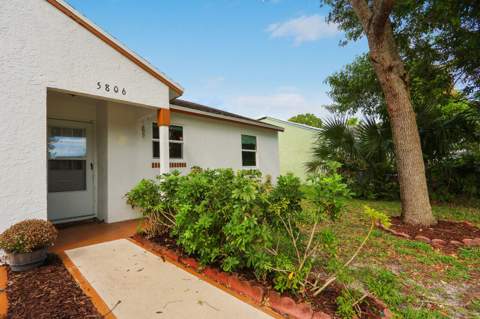 5806 SE Wilsie Drive, Stuart FL - photo 19 of 37