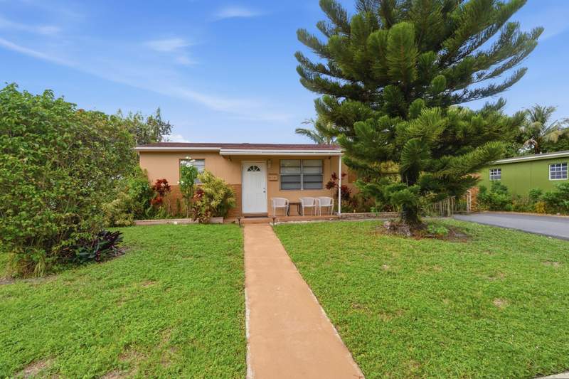 3 bedroom Single Family Residence at 2121 NW 63rd Avenue, Sunrise Golf Village Sec 7, Sunrise — photo 3