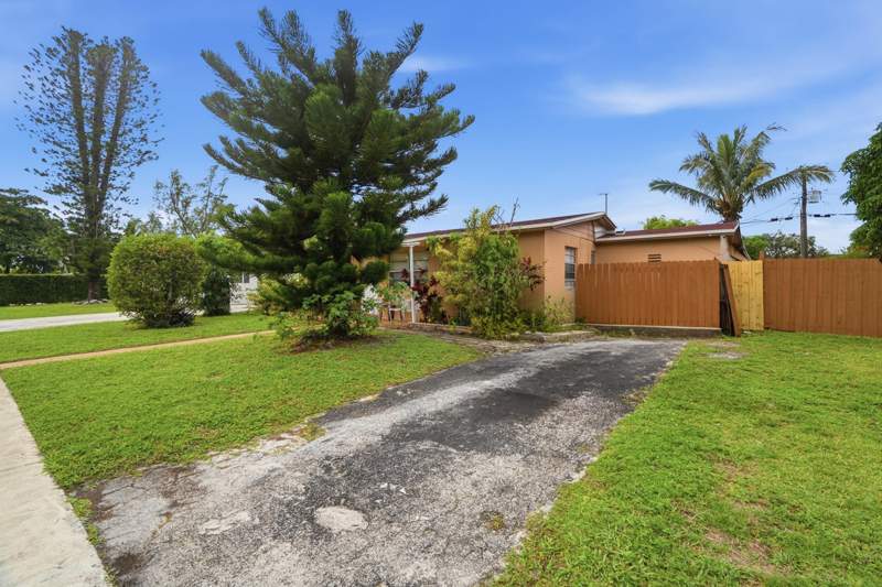 3 bedroom Single Family Residence at 2121 NW 63rd Avenue, Sunrise Golf Village Sec 7, Sunrise — photo 5
