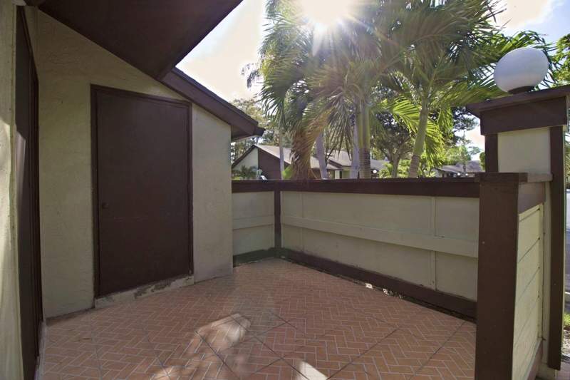 2 bedroom Villa at 443 Midsummer Court, Strathmore Gate West Unit 3, Royal Palm Beach — photo 3