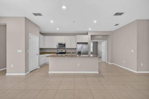 5395 NW Pine Trail Circle, Port St. Lucie FL - photo 9 of 38