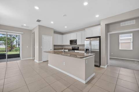5395 NW Pine Trail Circle, Port St. Lucie FL - photo 11 of 38