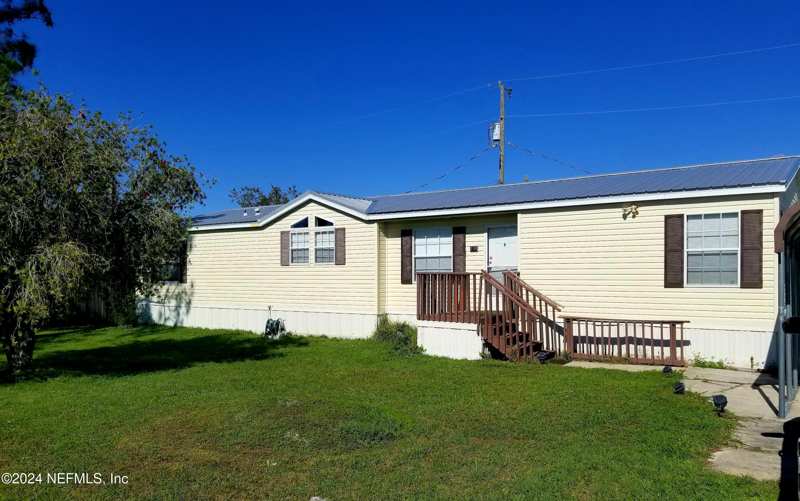 3 bedroom Manufactured Home at 106 Ohio Street, River Park Trailer, Crescent City — photo 1