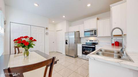 9014 Gifford Drive, Jacksonville FL - photo 6 of 23
