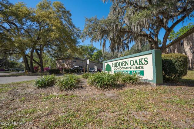 Hidden Oaks Condo