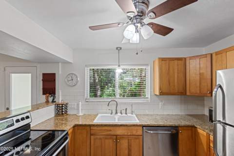 303 SE 3rd Avenue, Melrose FL - photo 12 of 90
