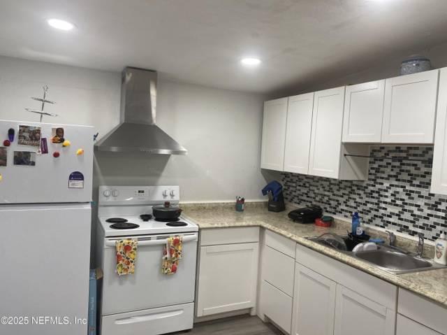 2552 SPIREA Street