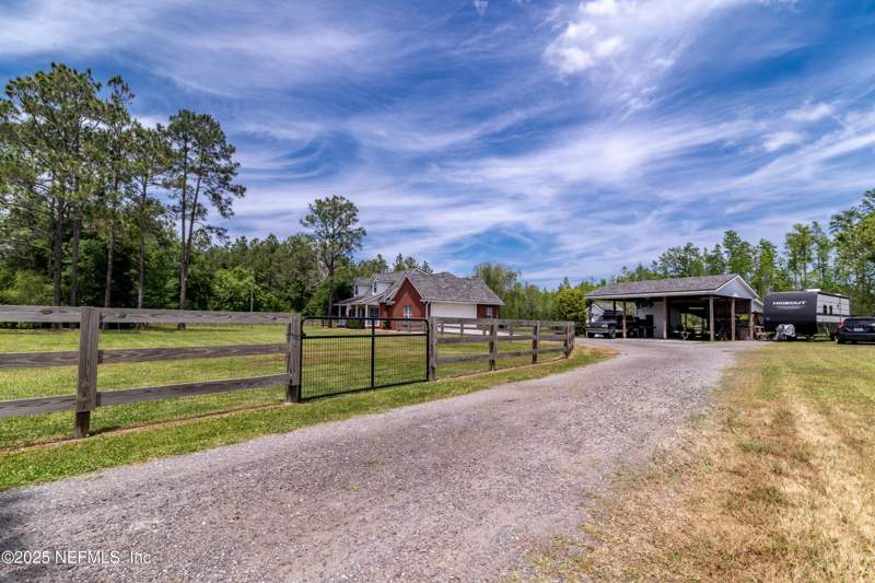 3 bedroom Single Family Residence at 13561 Arnold Rhoden Road, Glen St Mary, Glen St. Mary — photo 2