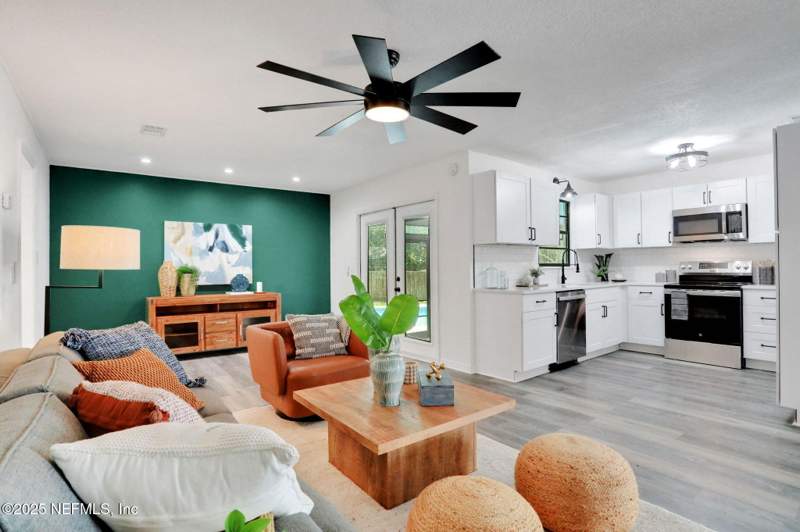 3 bedroom Single Family Residence at 43 Vanderford Road, Lakeside Estates, Orange Park — photo 2
