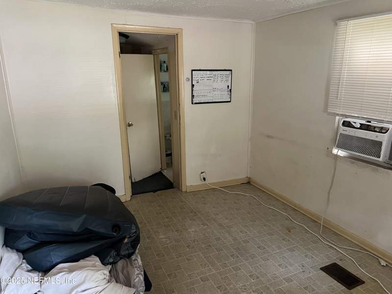 2 bedroom Single Family Residence at 1551 W 32nd Street, Moncrief Park, Jacksonville — photo 4