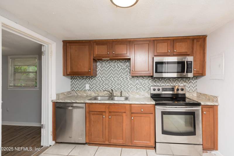 2 bedroom Single Family Residence at 3303 Jones Street, Long Branch, Jacksonville — photo 3