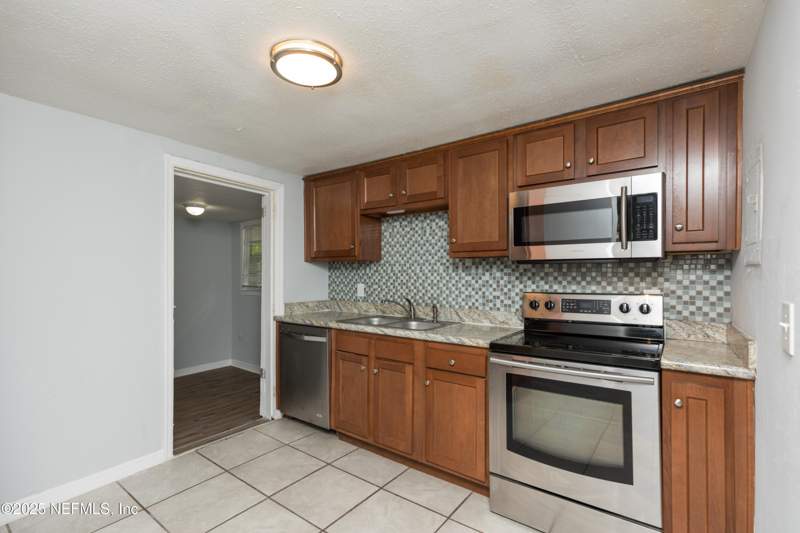 2 bedroom Single Family Residence at 3303 Jones Street, Long Branch, Jacksonville — photo 5