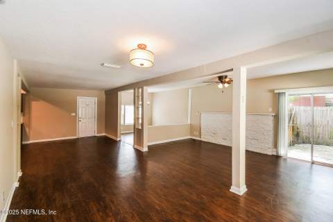 6327 Elise Drive, Jacksonville FL - photo 6 of 21