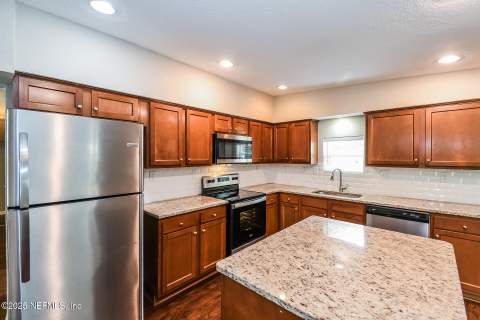 6327 Elise Drive, Jacksonville FL - photo 8 of 21