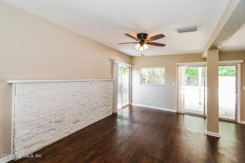 6327 Elise Drive, Jacksonville FL - photo 10 of 21
