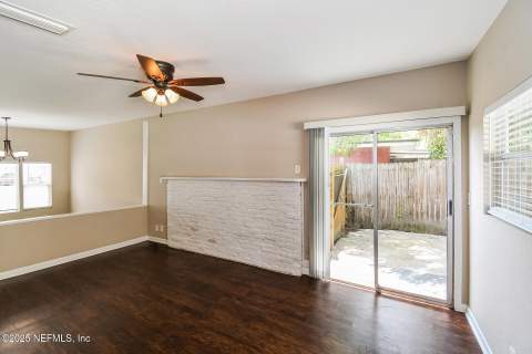 6327 Elise Drive, Jacksonville FL - photo 11 of 21
