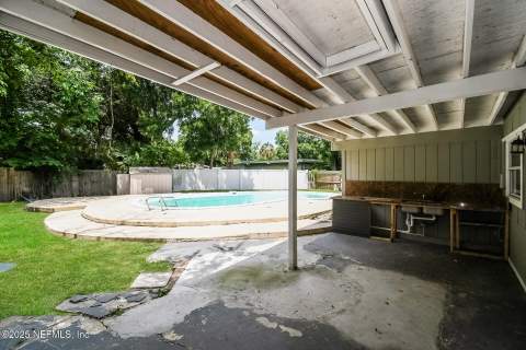 6327 Elise Drive, Jacksonville FL - photo 19 of 21