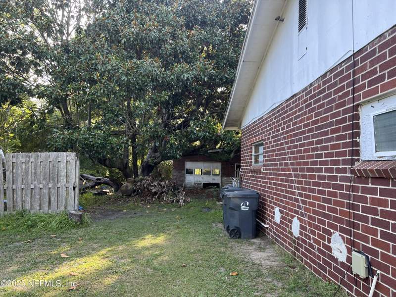 5 bedroom Single Family Residence at 2017 Clinch Drive, City Of Fernandina Beach, Fernandina Beach — photo 4