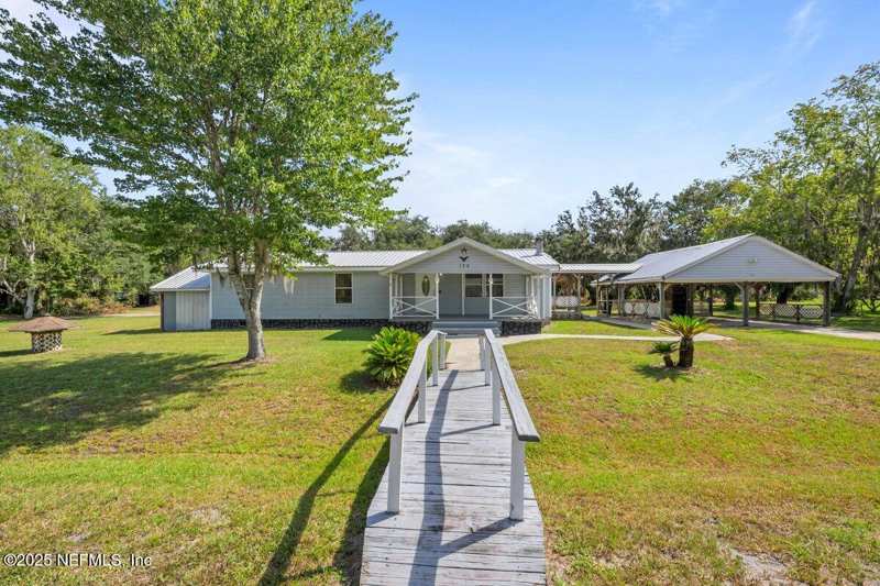 3 bedroom Single Family Residence at 124 E Grandview Drive, Port Comfort Unit1, East Palatka — photo 1
